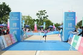 卡塔尔男足在小组赛中0-3爆冷负于突尼斯，遗憾出局，引发热议。