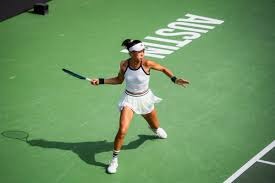 大谷翔平在 2022 年达成单季 200 次三振，成为史上第一位二刀流达成者