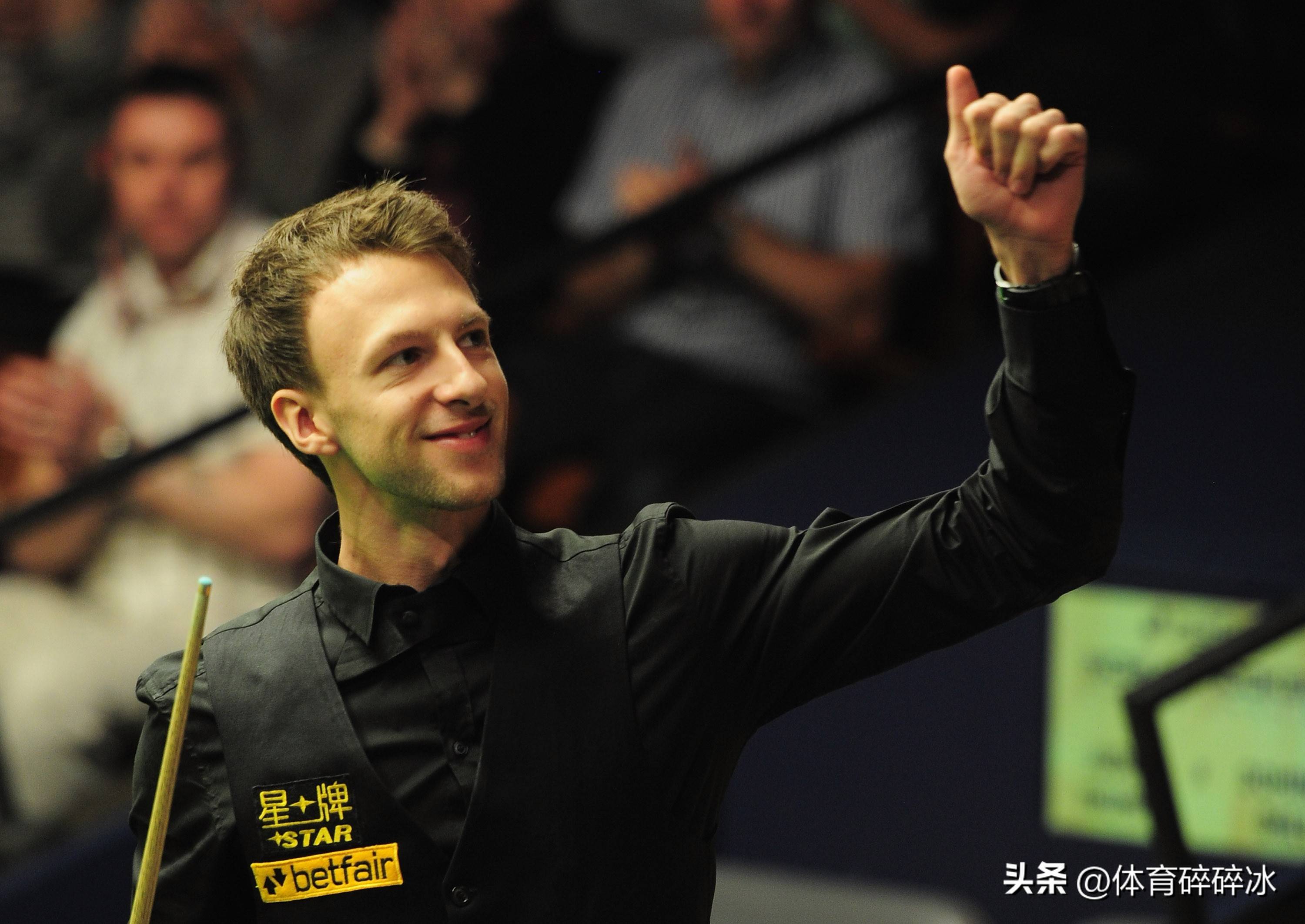 的冷静与坚 的冷静与坚