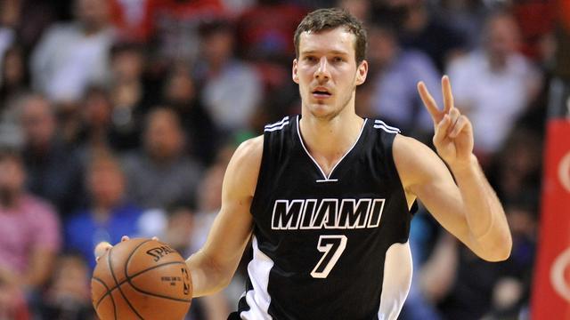 洲赛场上屡 洲赛场上屡