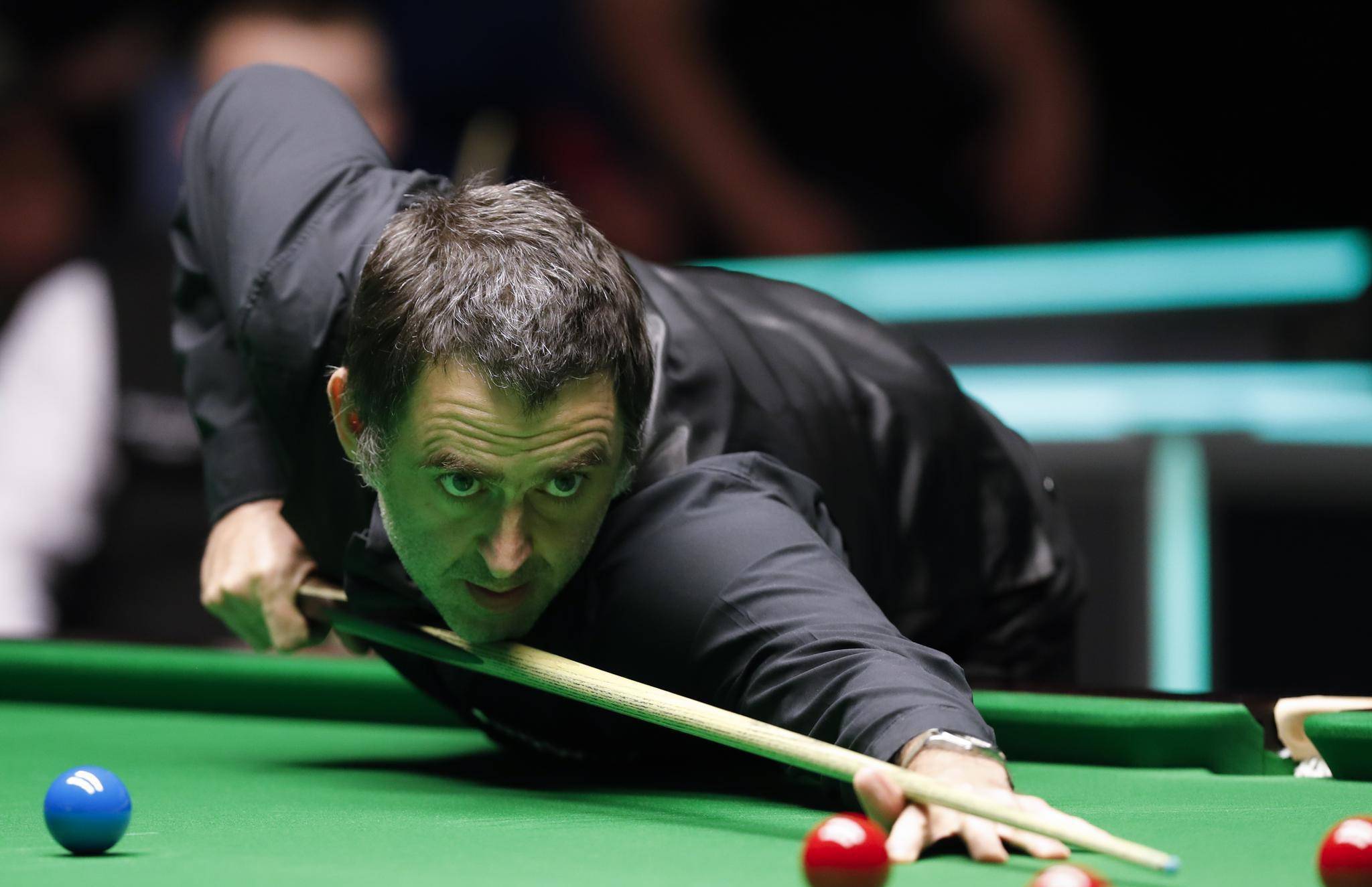 但他仍需与 但他仍需与