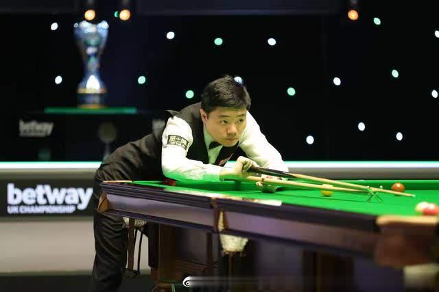 的青少年加 的青少年加